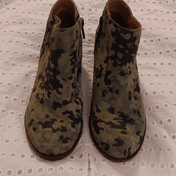 Shoes - Lucky Brand Camo print Suede Booties Sz 7M